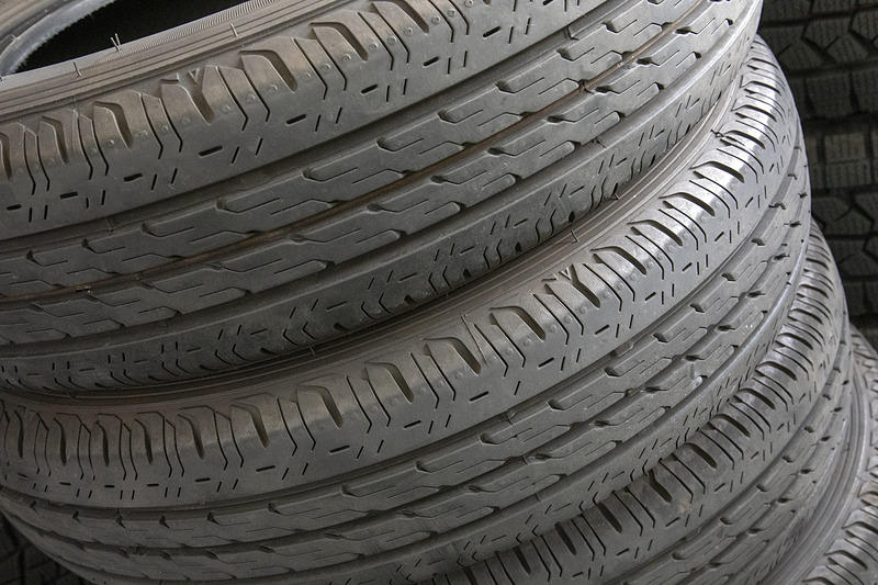 約1万km走った純正タイヤ。ブリヂストンの「エコピア R680」はほぼ減っていない感じ