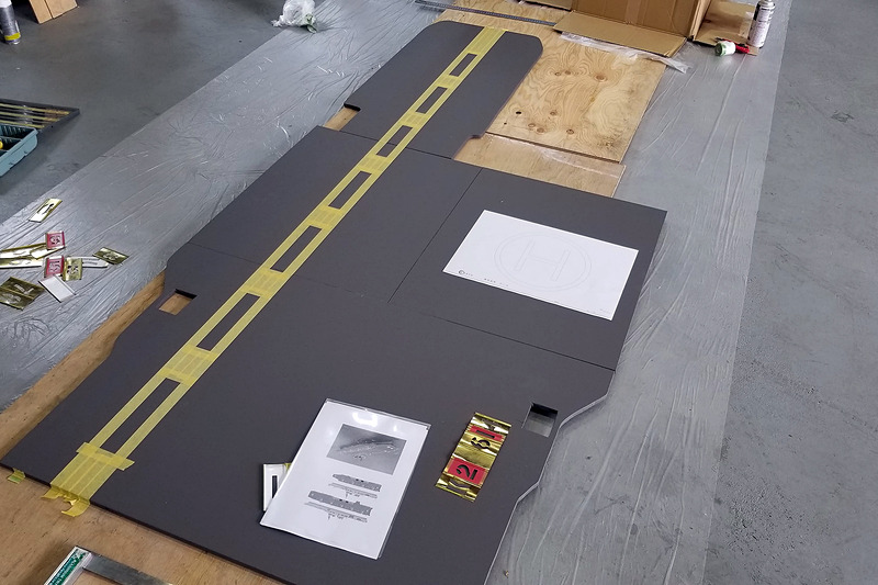 白線はマスキングテープで作った。線の間隔は20cm