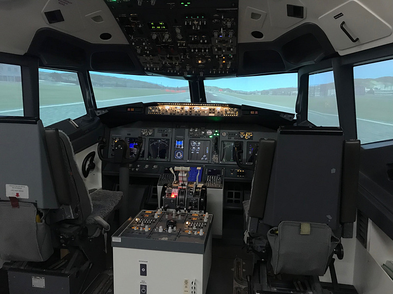 ボーイング 737のフライトシミュレータ