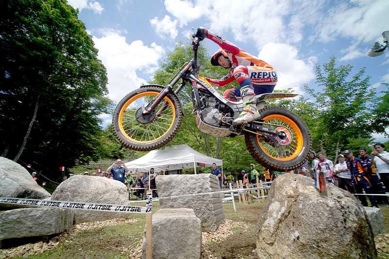 自然の中に設定された過酷なコースを専用バイクでクリアしていくトライアル世界選手権の第2戦を開催