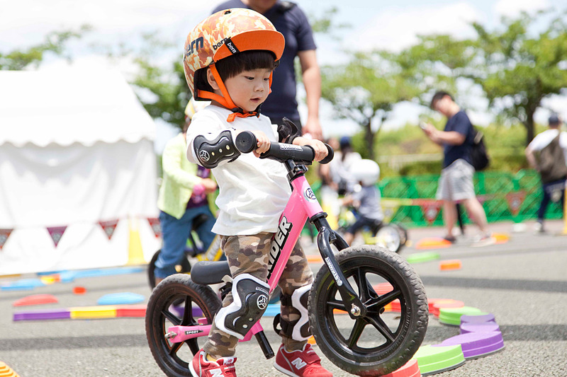 子供向けのランニングバイク「ストライダー」の各種イベントを実施