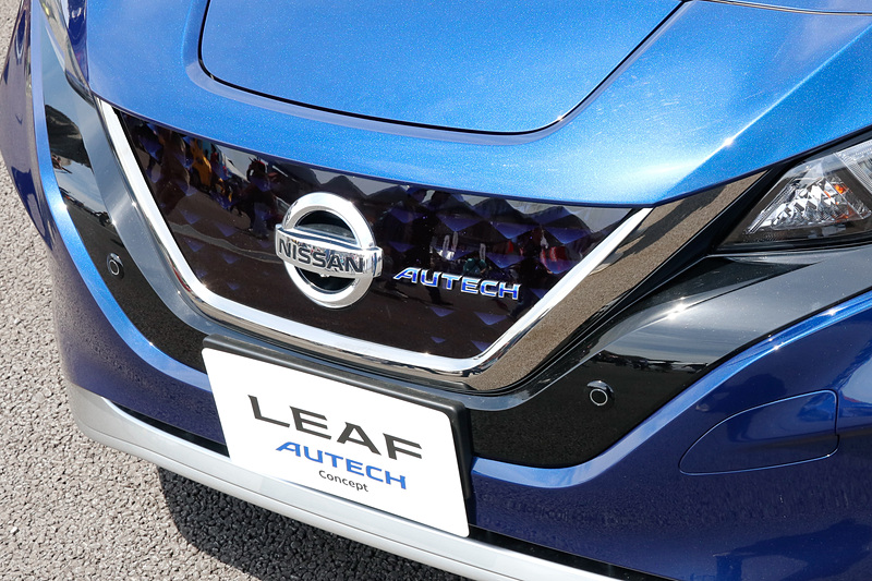 ノート NISMOと共通のデザインながら、ボトム部分をシルバーでまとめ、ブラッククロームを採用することで落ち着きのあるプレミアムなフロントまわり