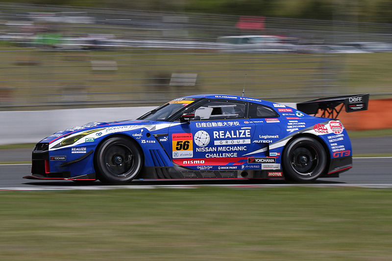 GT300クラス予選1位の56号車 リアライズ 日産自動車大学校 GT-R（平峰一貴/サッシャ・フェネストラズ、YH）
