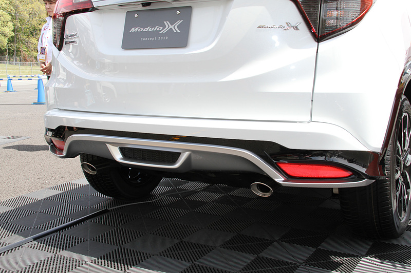 さまざまな専用装備を装着するVEZEL TOURING Modulo X Concept 2019のエクステリア。Modulo Xらしいデザインが与えられている