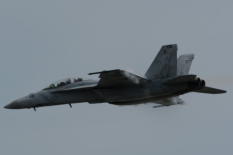 岩国基地は海が近く湿度が高いためか、ヴェイパーが発生することが多い