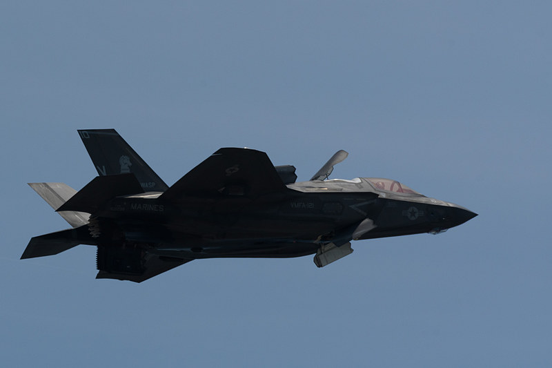 飛行途中で、着陸形態に移行し……