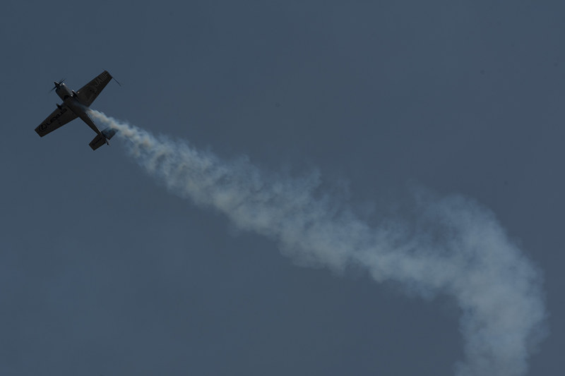 航空基地で実施する飛行だけあり、富士スピードウェイのときよりも激しい動き