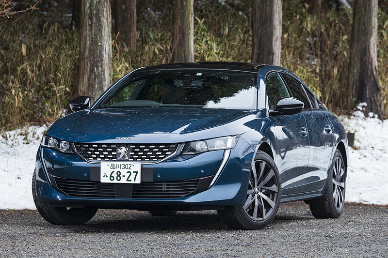 新型508 GT Line。価格は459万円。ボディサイズは4750×1860×1420mm（全長×全幅×全高）で、ホイールベースは2800mm。18インチアロイホイール「HIRONE」を装着し、組み合わせるタイヤはミシュラン「パイロット スポーツ 4」（235/45ZR18）