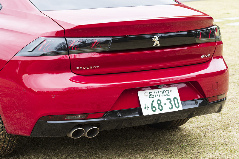 ディーゼルモデルとなる508 GT BlueHDiのマフラーは左側の2本出し。ガソリンモデルは左右1本出しとなる
