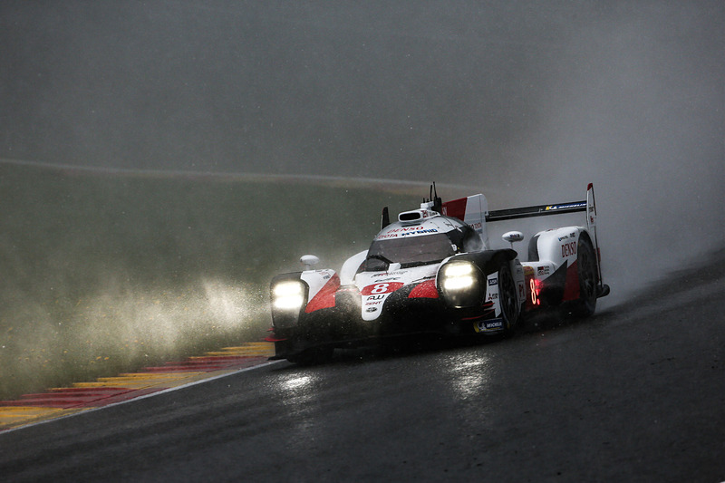 レースはスタートから間もなくして激しい雪に見舞われるという、WEC史上初の事態で幕を開けた