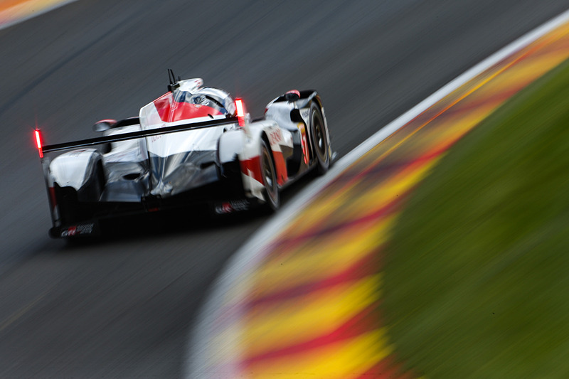 レースはスタートから間もなくして激しい雪に見舞われるという、WEC史上初の事態で幕を開けた