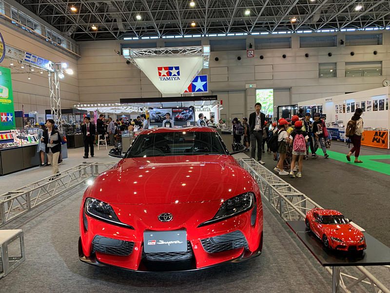 トヨタ自動車の新型「スープラ」が展示されたタミヤブース