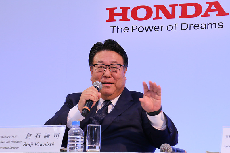 質疑応答で回答する倉石氏