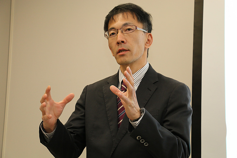 主催者企画展示について解説する自動車技術会 展示会企画会議 幹事（日産自動車）江上真弘氏