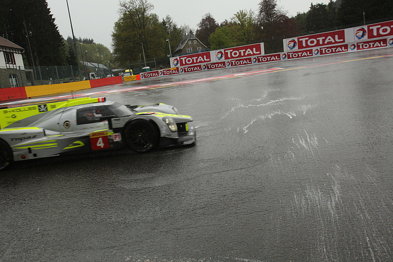 コースに川ができる「ラ・ソース（1コーナー）」。次第に晴れ間がのぞく