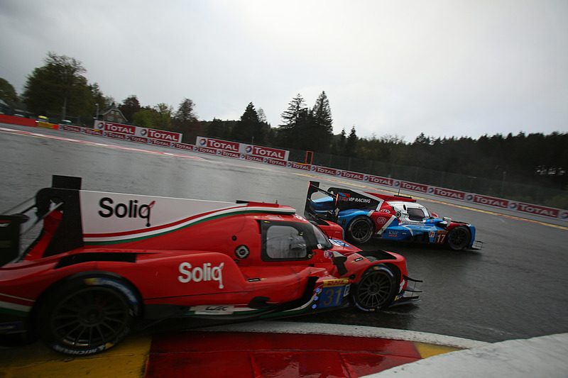 コースに川ができる「ラ・ソース（1コーナー）」。次第に晴れ間がのぞく