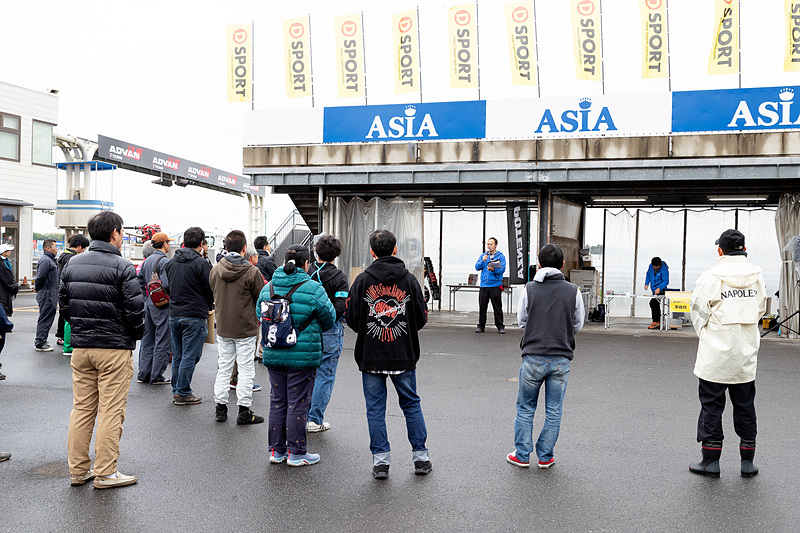 受け付け後にはまずブリーフィング
