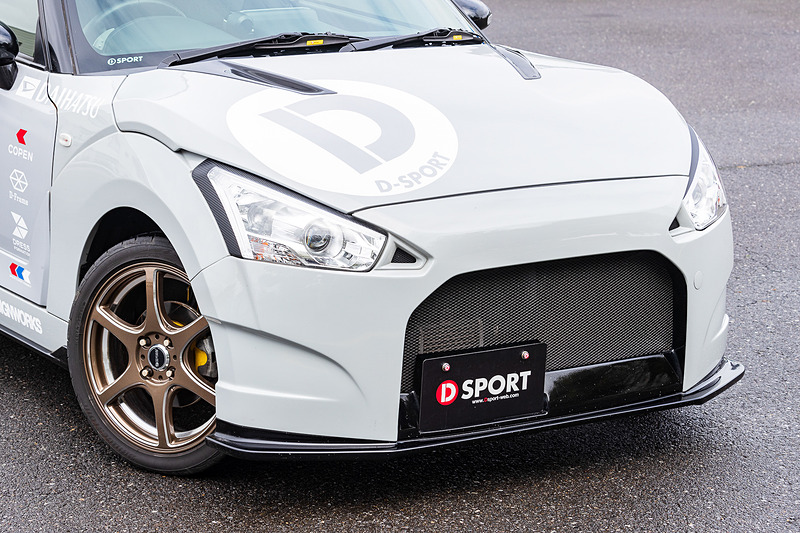 ボディキットでは、ボンネットに左右ロッカー、前後バンパー、前後スポイラー、前後フェンダー、サイドスカート、ドアガーニッシュ、フューエルリッドやトランクフードが含まれる。センター出しの「スポーツマフラーCD」装着が必須となる