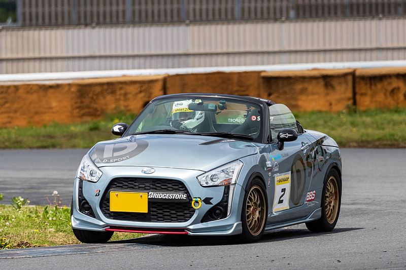 ATながらロールケージも装着されて、サーキットを走りまくる殿村さんの愛車