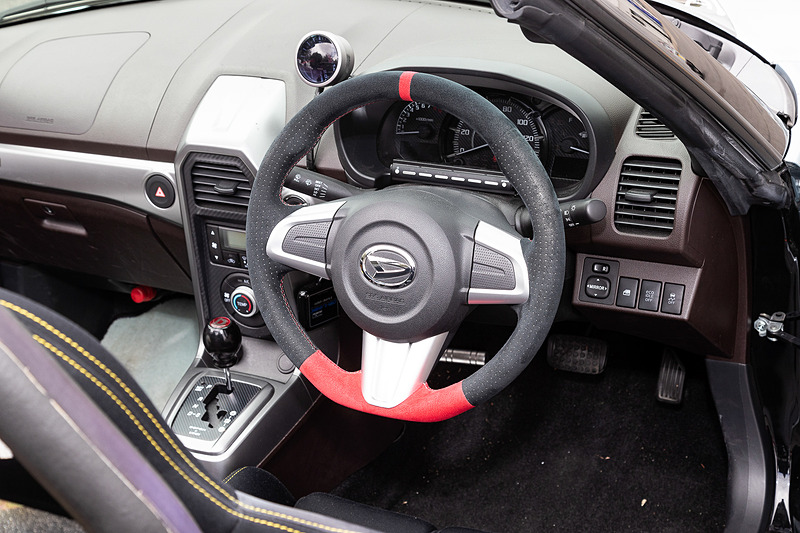 ATながらロールケージも装着されて、サーキットを走りまくる殿村さんの愛車