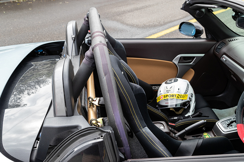 ATながらロールケージも装着されて、サーキットを走りまくる殿村さんの愛車