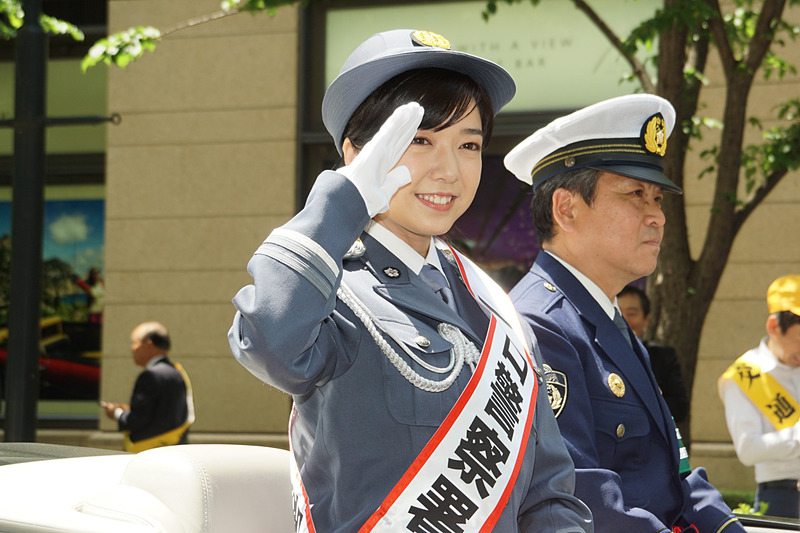 丸の内仲通りで行なわれた交通安全パレード