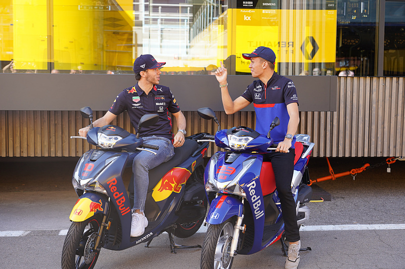 ピエール・ガスリー選手（左）とアレクサンダー・アルボン選手（右）