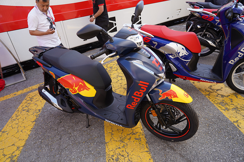 レッドブル、トロロッソ仕様のSH125i