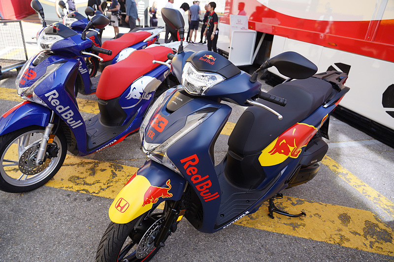 レッドブル、トロロッソ仕様のSH125i