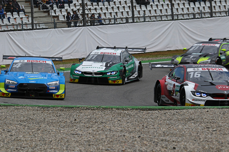 ロビン・フリジン（左端No.4）がティモ・グロック（No.16）に迫る