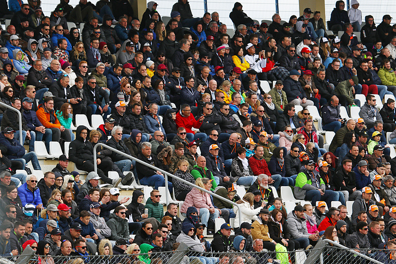 サックスカーブ（スタジアム）の観客