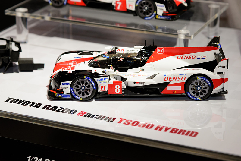 新製品の1/24 トヨタ ガズーレーシング TS050 HYBRID。新旧のル・マン 24時間優勝車を作り比べできる