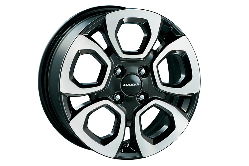 切削/グリントブラック塗装の15インチアルミホイール「MG-020」（2万4840円/本）