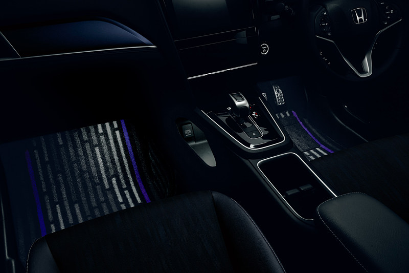 LEDホワイト照明の「フットライト」（1万1880円）