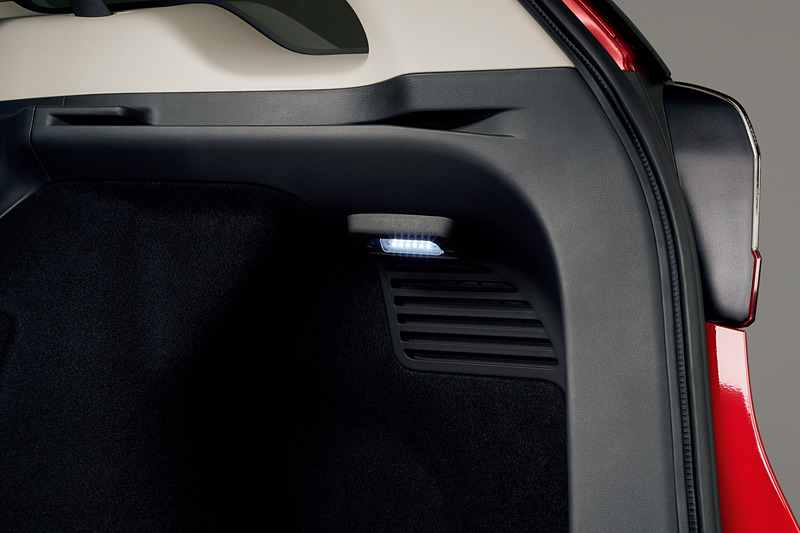 LEDの光で夜間などの荷物の出し入れを助ける「ラゲッジイルミネーション」