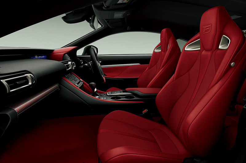 RC F“Performance package”（インテリアカラー：フレアレッド）