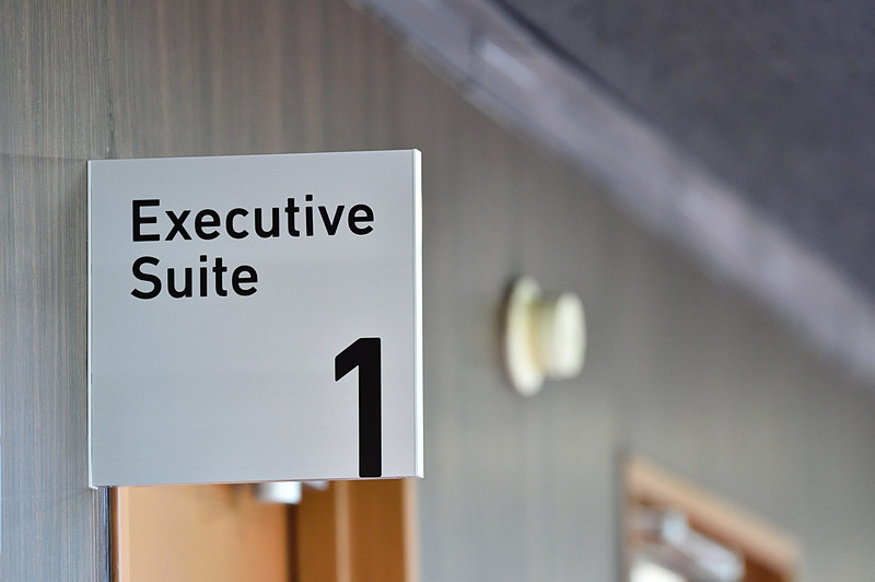 エグゼクティブスイートは2部屋あり、それぞれ定員は42名