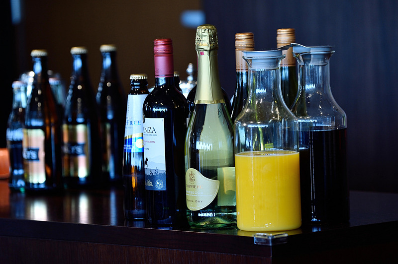 シェフがウデを振るった料理が並び、アルコールも飲み放題となっている