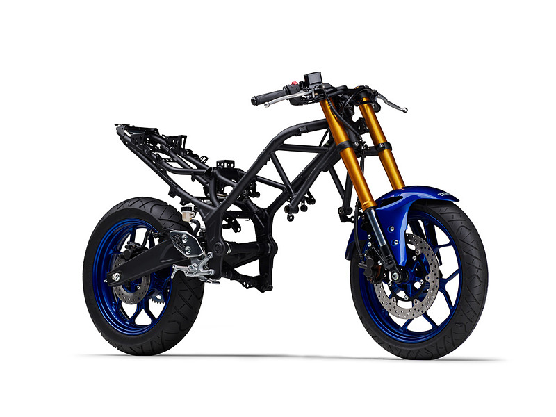 37mm径インナーチューブの倒立式フロントサスペンションを採用