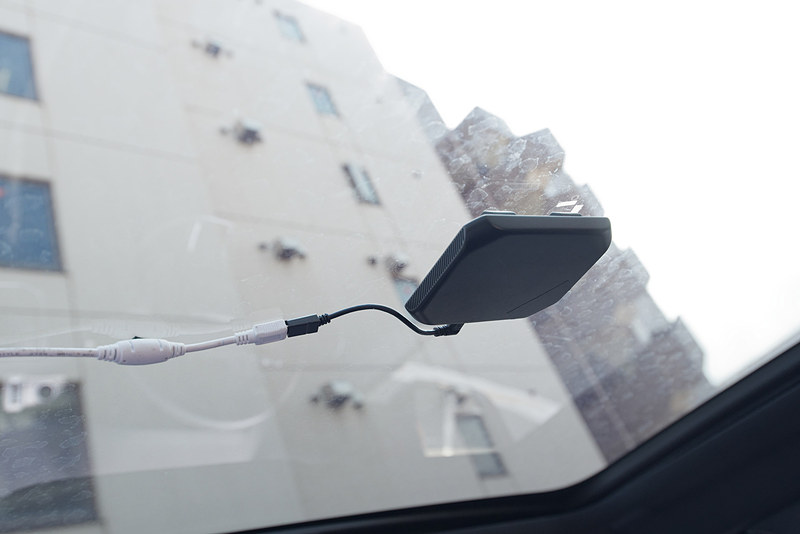 車内ルーフに設置された「幼児置き去り検知システム」のセンサー（プロトタイプ）