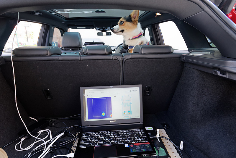 現在はプロトタイプの段階のため、荷室にあるPC上で動作を確認できる