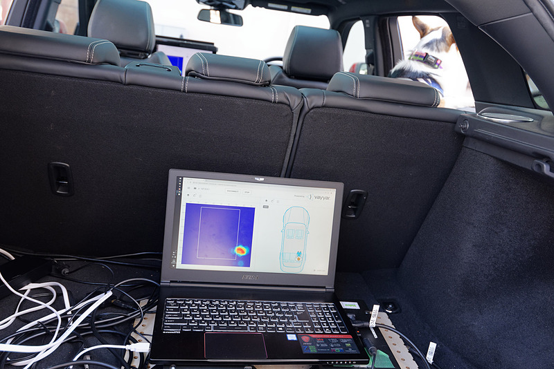 PC画面に表示されたヒートマップで車内にいる動物の存在が判別できる