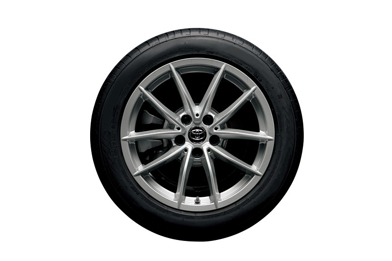 SZのタイヤサイズはフロント225/50R17、リア255/45R17。タイヤはランフラットタイヤとなる