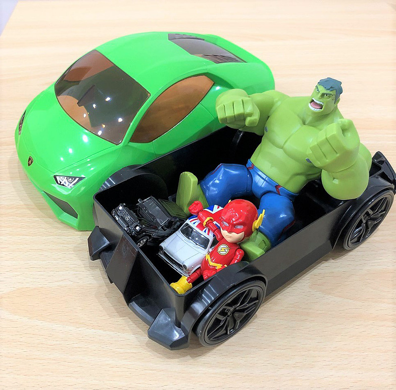 ケースと弁当箱の間のスペースに保冷剤を入れたり、弁当箱の代わりにおもちゃやお菓子を入れたりもできる