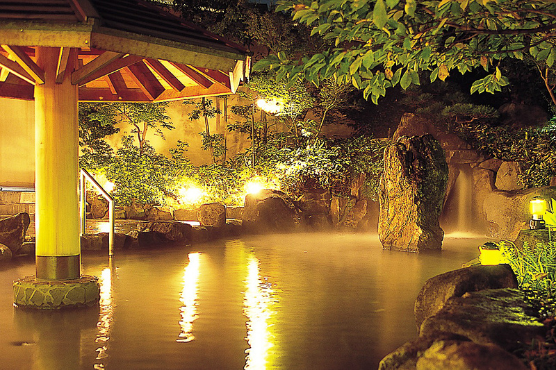 「天然温泉クア・ガーデン」には露天風呂や大浴場に加え温水プールなども楽しめます