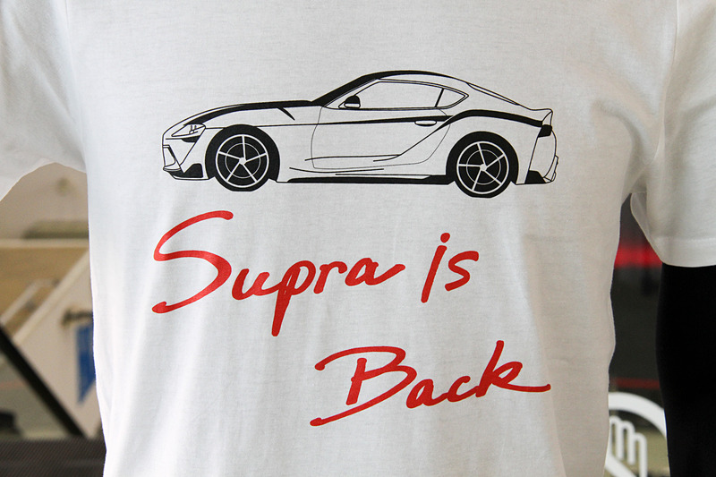 「Supra is back」の文字は、“モリゾウ”ことトヨタ自動車 代表取締役社長の豊田章男氏が直筆で書いたものをプリントしたもの