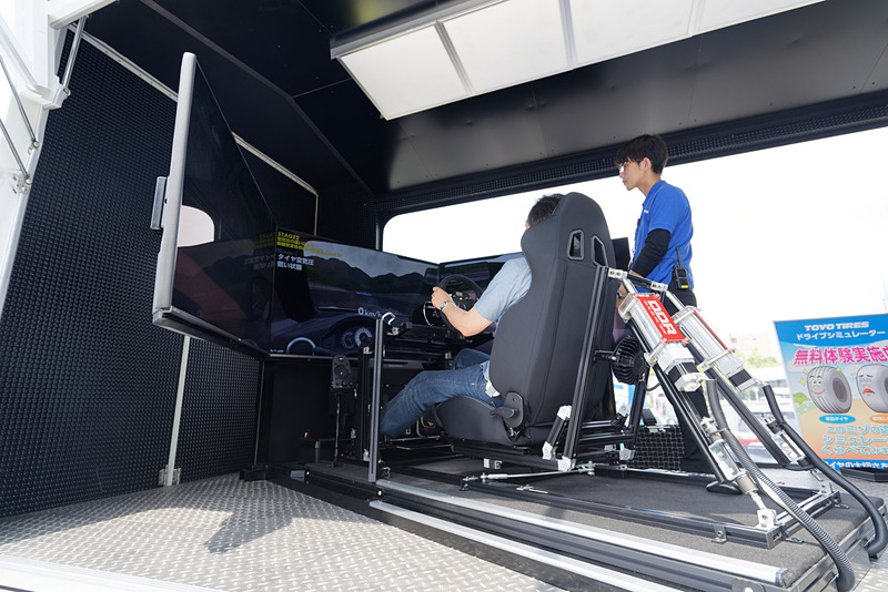 シミュレータは2台用意。所要時間は1人あたり10分前後