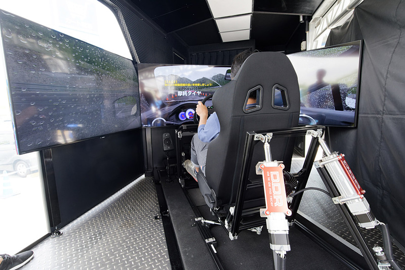 濡れた路面での急制動では、明らかに新品タイヤが短い距離で止まることができる