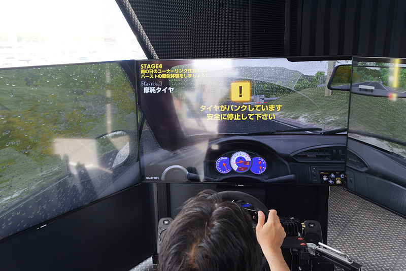 摩耗タイヤでは最後にバーストしてしまう。右フロントタイヤがパンクしたことで、ハンドルが右にもっていかれるようなフィーリングもしっかり感じ取ることができる