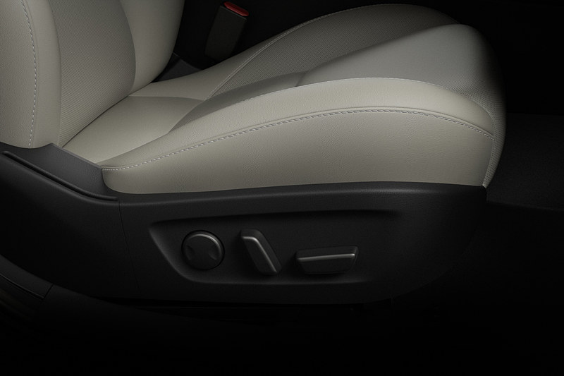 座面前側にチルト機構を持たせ、太もも部分が浮いたり圧迫されたりするのを防ぐ